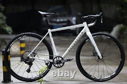 Cadre de vélo de route GRAVEL avec frein à disque, blanc nacré, fourche en carbone et cadre en alliage